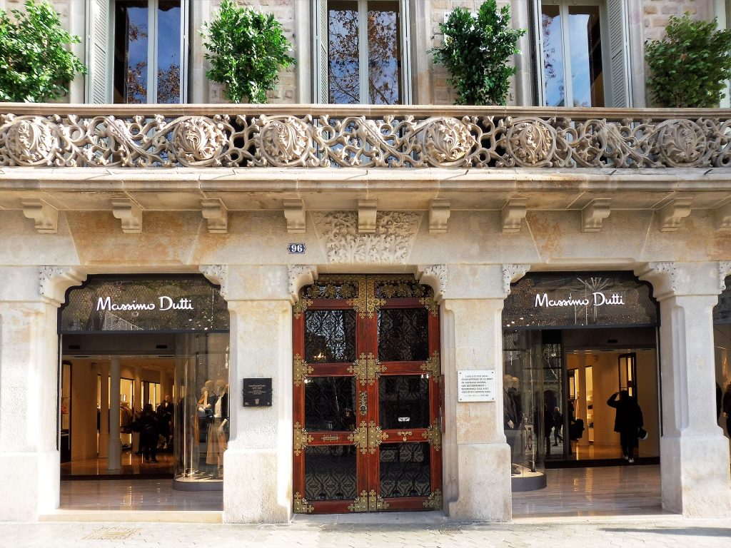 یکی از فروشگاه های Massimo Dutti